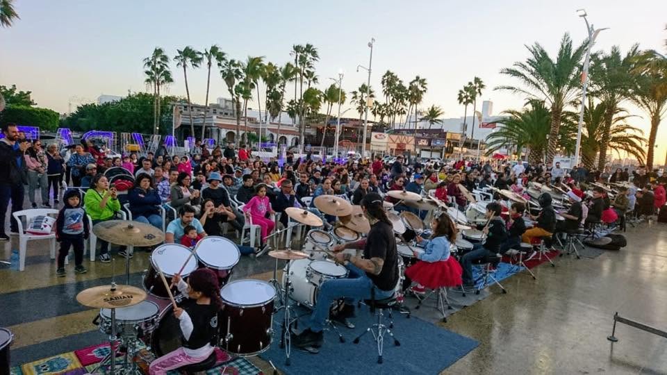 Presentación en el malecón de La Paz, Valencia Music